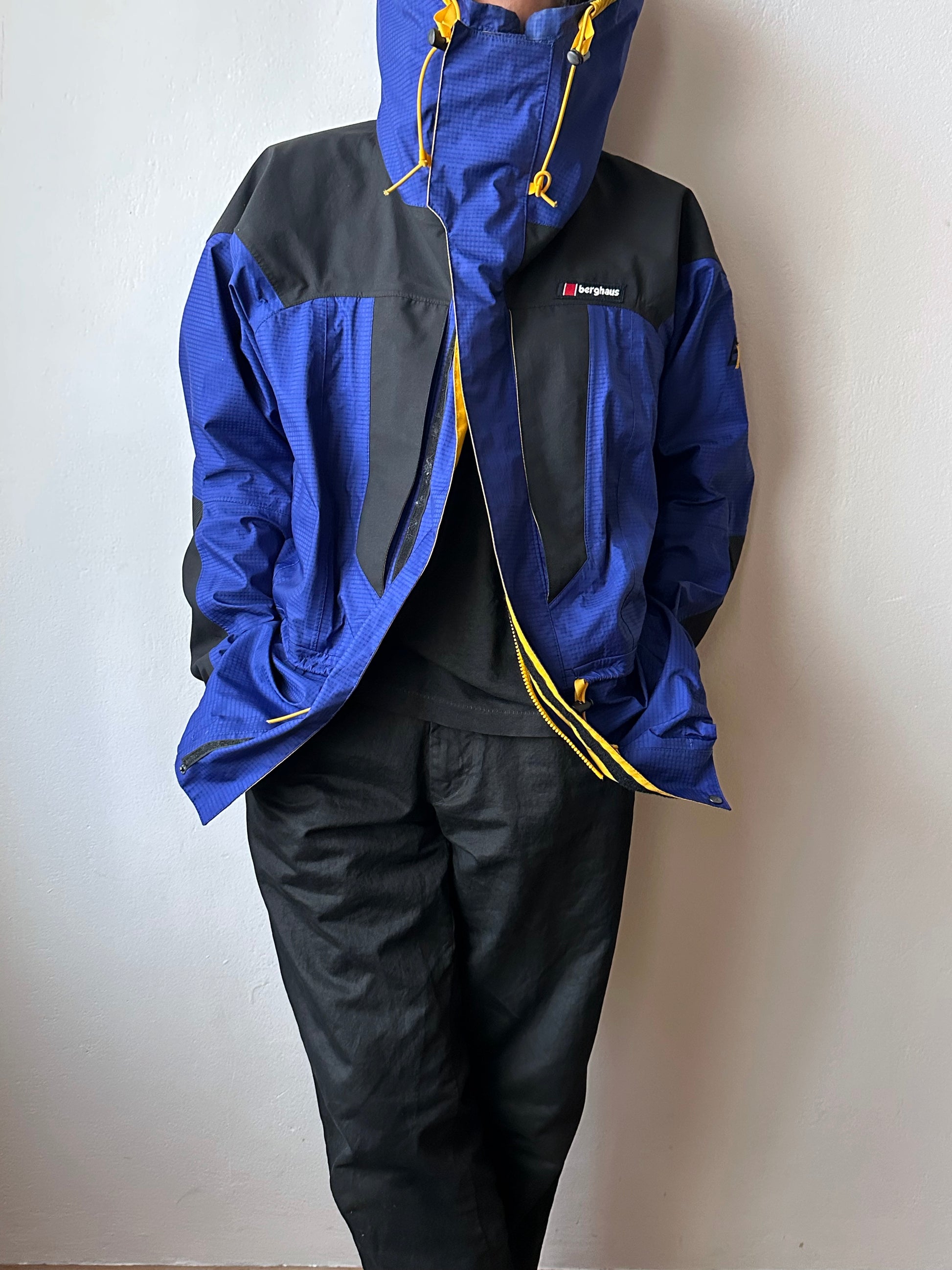 1990's Berghaus Extrem gore-tex jacket バーグハウス 90年代 Vintage Outdoor UK Made in GT.Btitain ゴアテックス Toto Praha Vintage clothing store Antique shop イギリス古着 古着屋 プラハ 