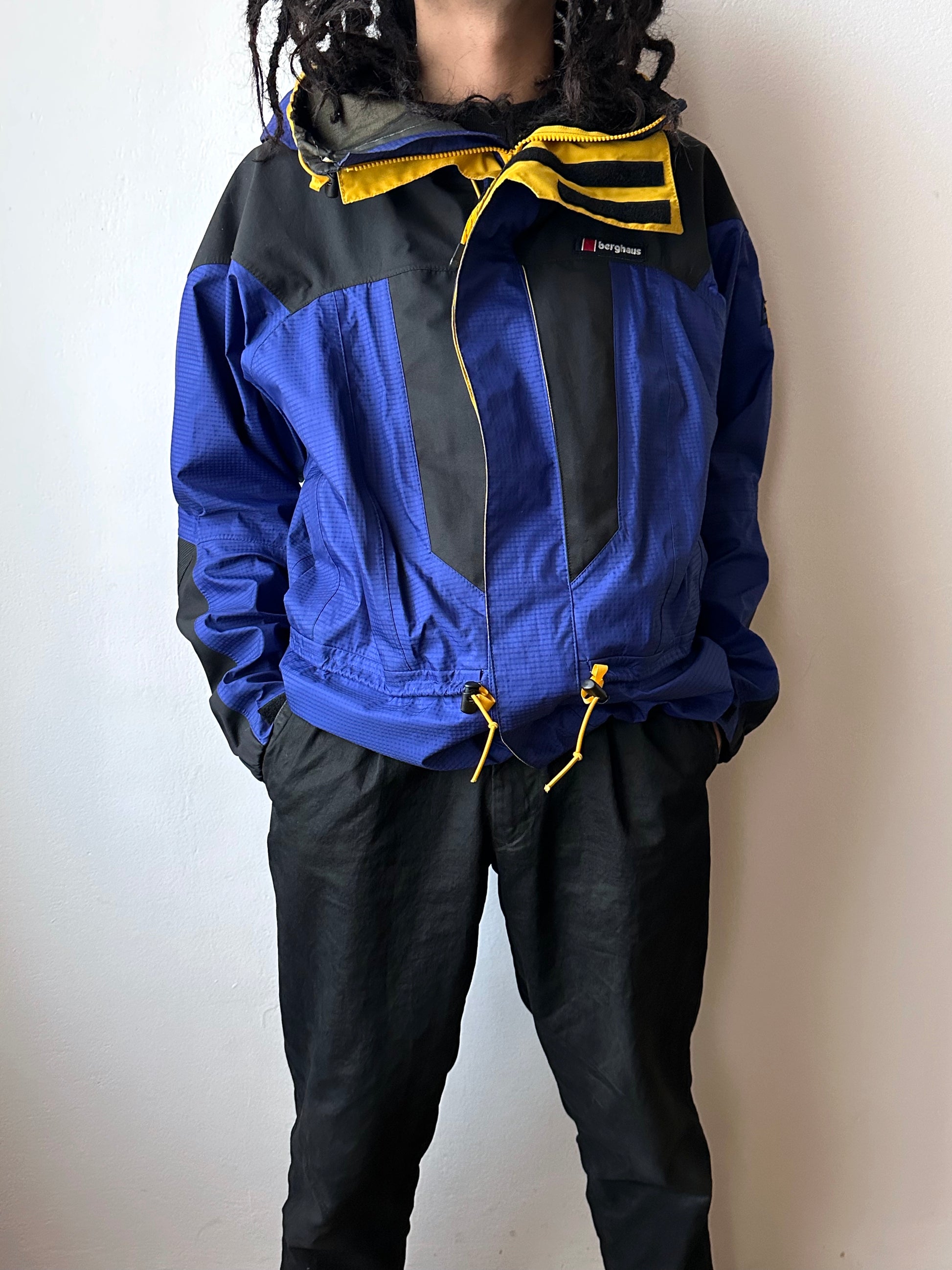 1990's Berghaus Extrem gore-tex jacket バーグハウス 90年代 Vintage Outdoor UK Made in GT.Btitain ゴアテックス Toto Praha Vintage clothing store Antique shop イギリス古着 古着屋 プラハ 