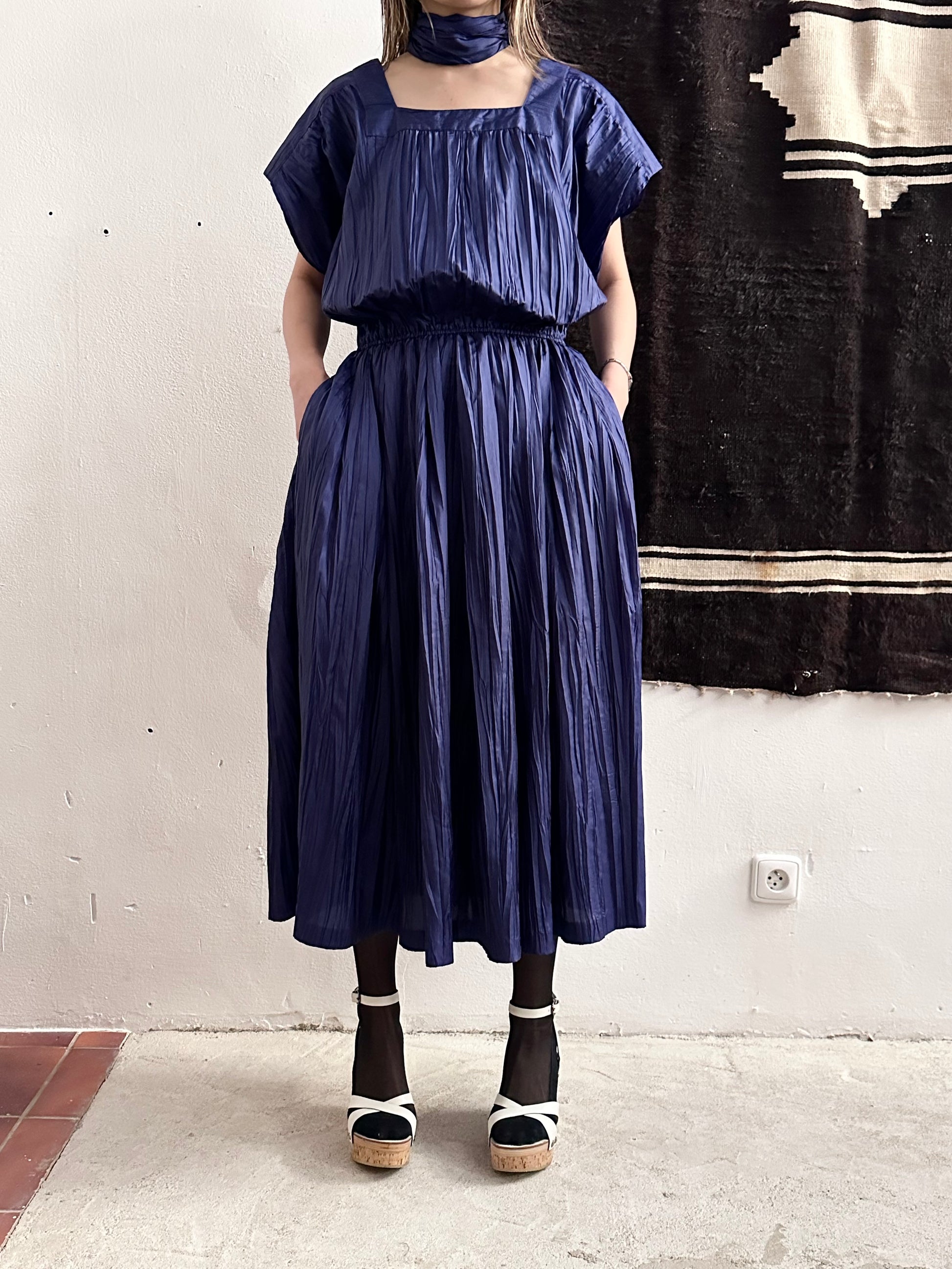 Gaston Jaunet French France designer designers dress navy blue midnight pleats pleated vintage 80s 90s 1980s 1990s Praha Prague made in Hungary ガストンジョーネ ガストン・ジョーネ ヴィンテージ 古着 ドレス プラハ 古着屋 ヴィンテージショップ アンティーク ストア ショップ TOTO