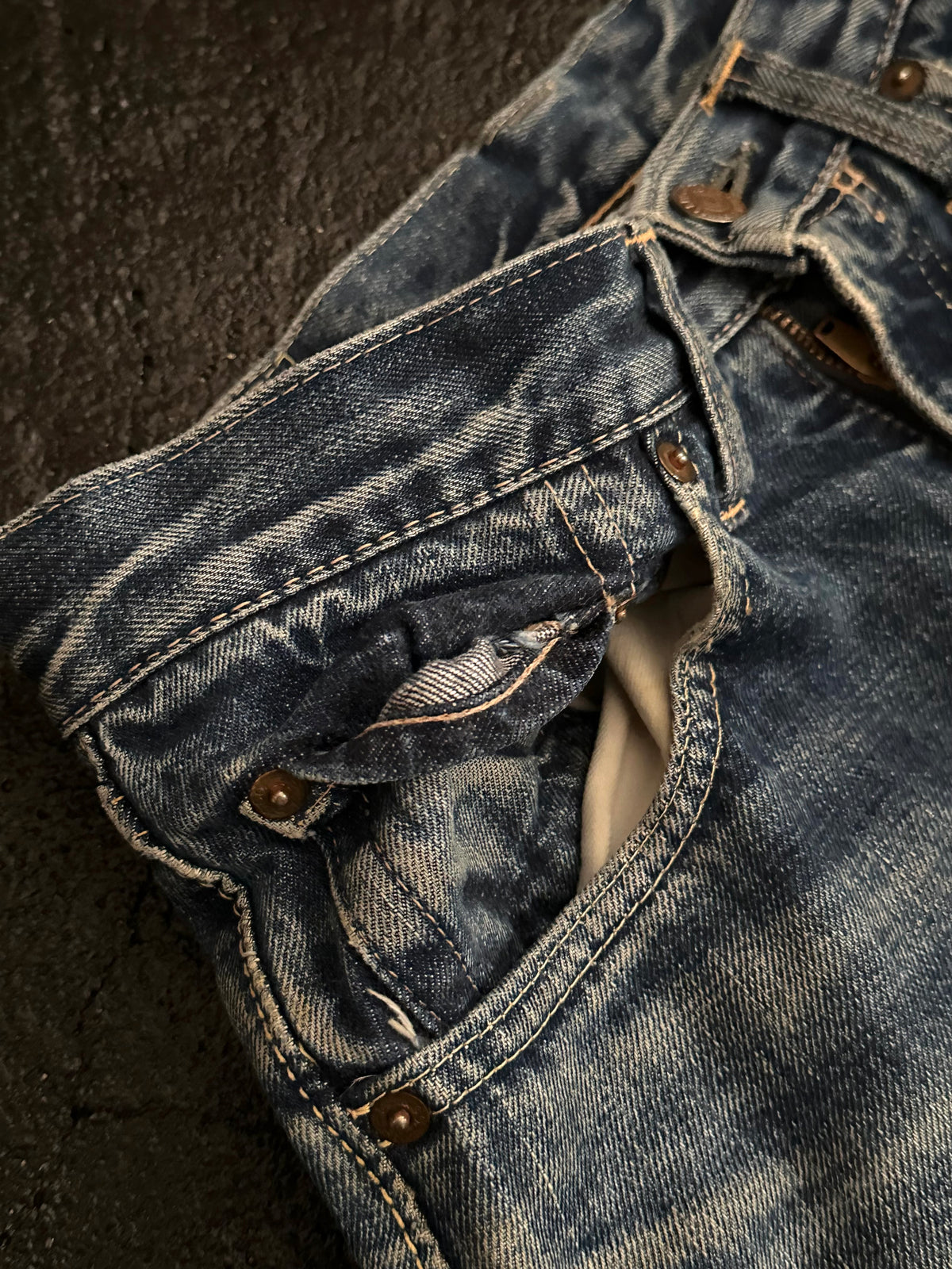 505 Big E 耳つき 60's 60年代 Levi's リーバイス 551ZXX ダブルエックス  過渡期 67年 68年 Vintage Jeans Denim Toto Praha Vintage clothing shop Antique shop 古着屋 プラハ Showroom appointment Prague ユーロ古着 ヨーロッパ古着 古着卸 ヴィンテージ
