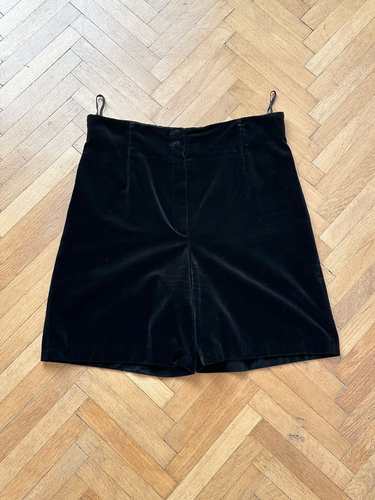 BIG! black velours shorts W36