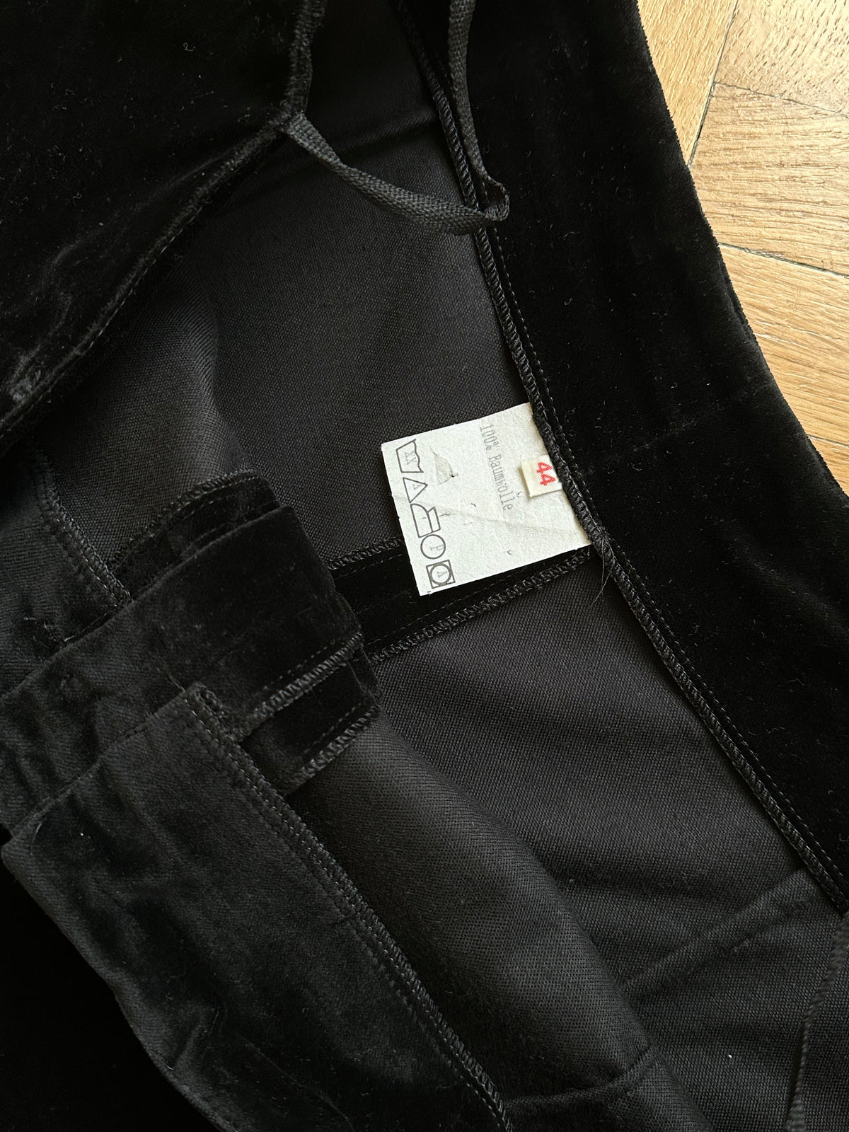 BIG! black velours shorts W36