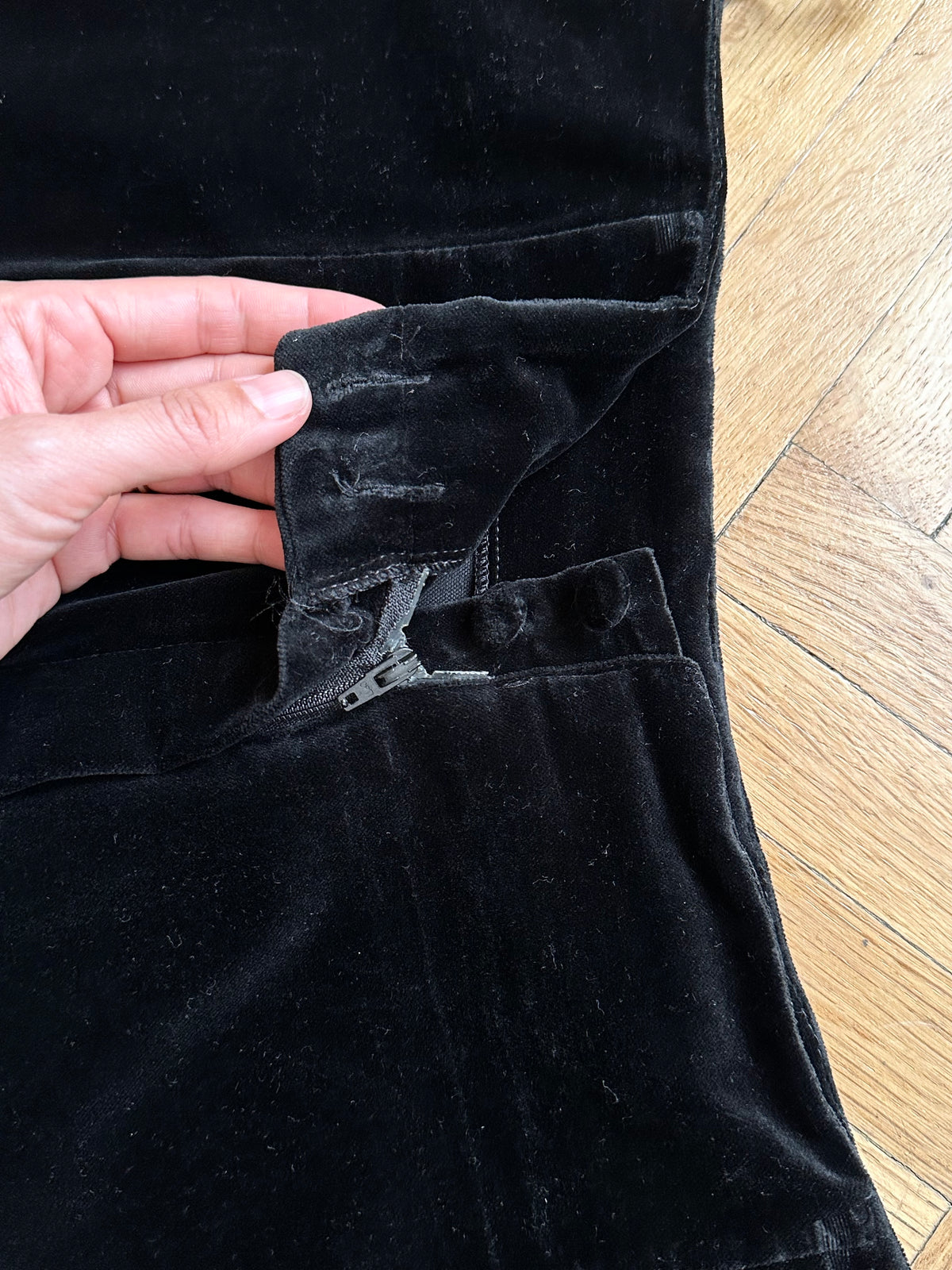BIG! black velours shorts W36