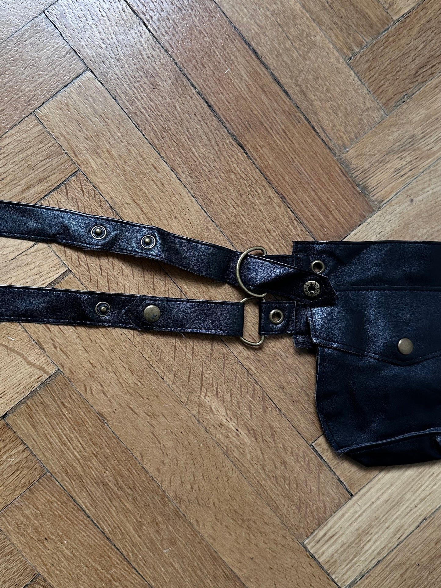 pvc leather pochet belt