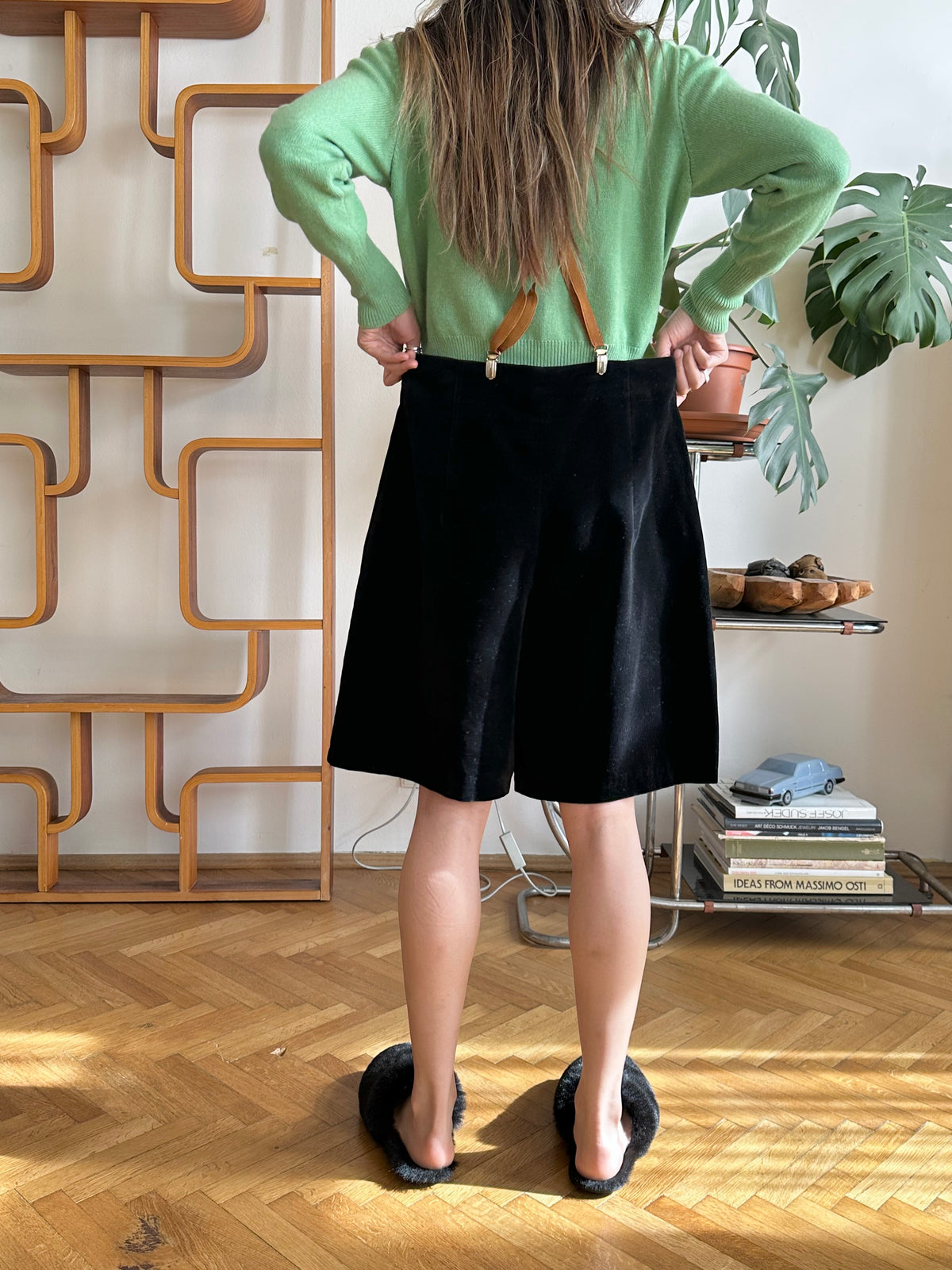 BIG! black velours shorts W36