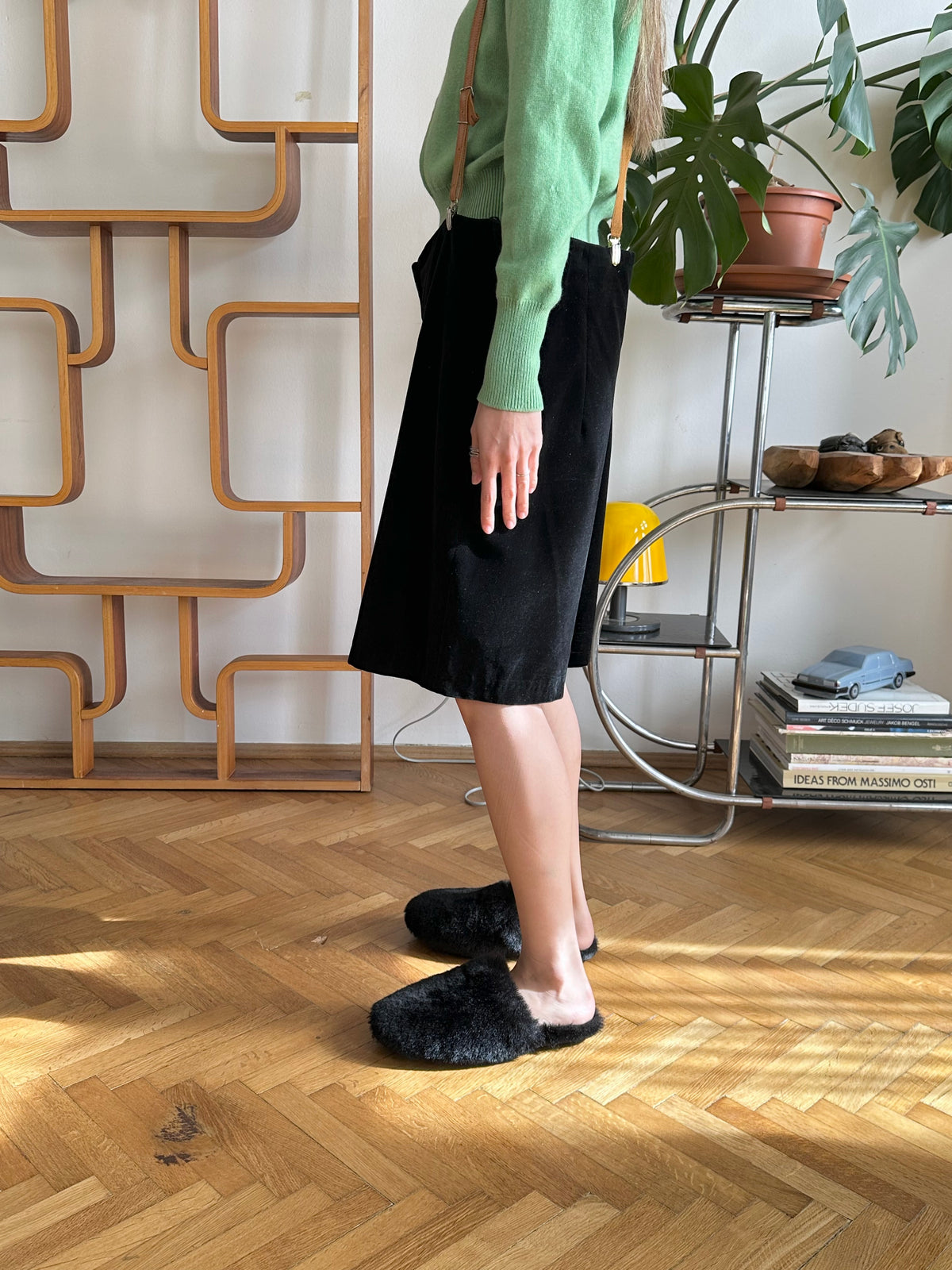 BIG! black velours shorts W36