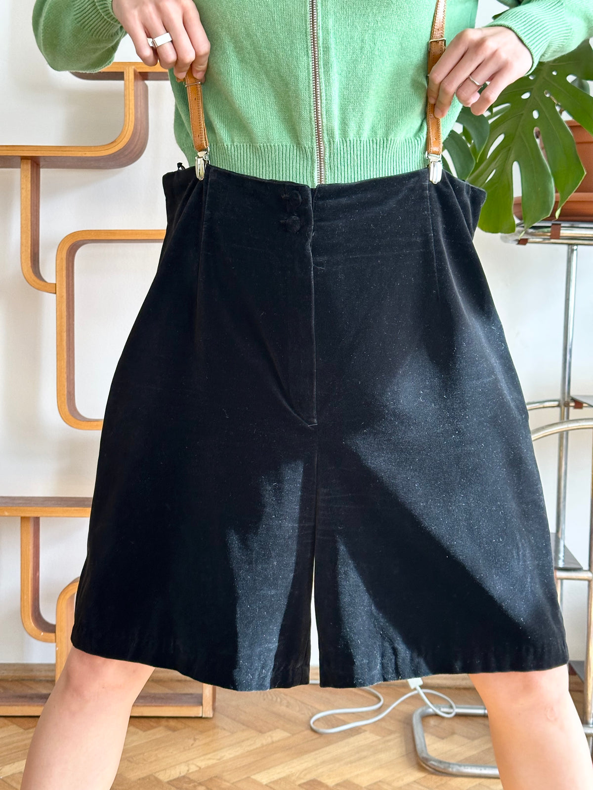 BIG! black velours shorts W36