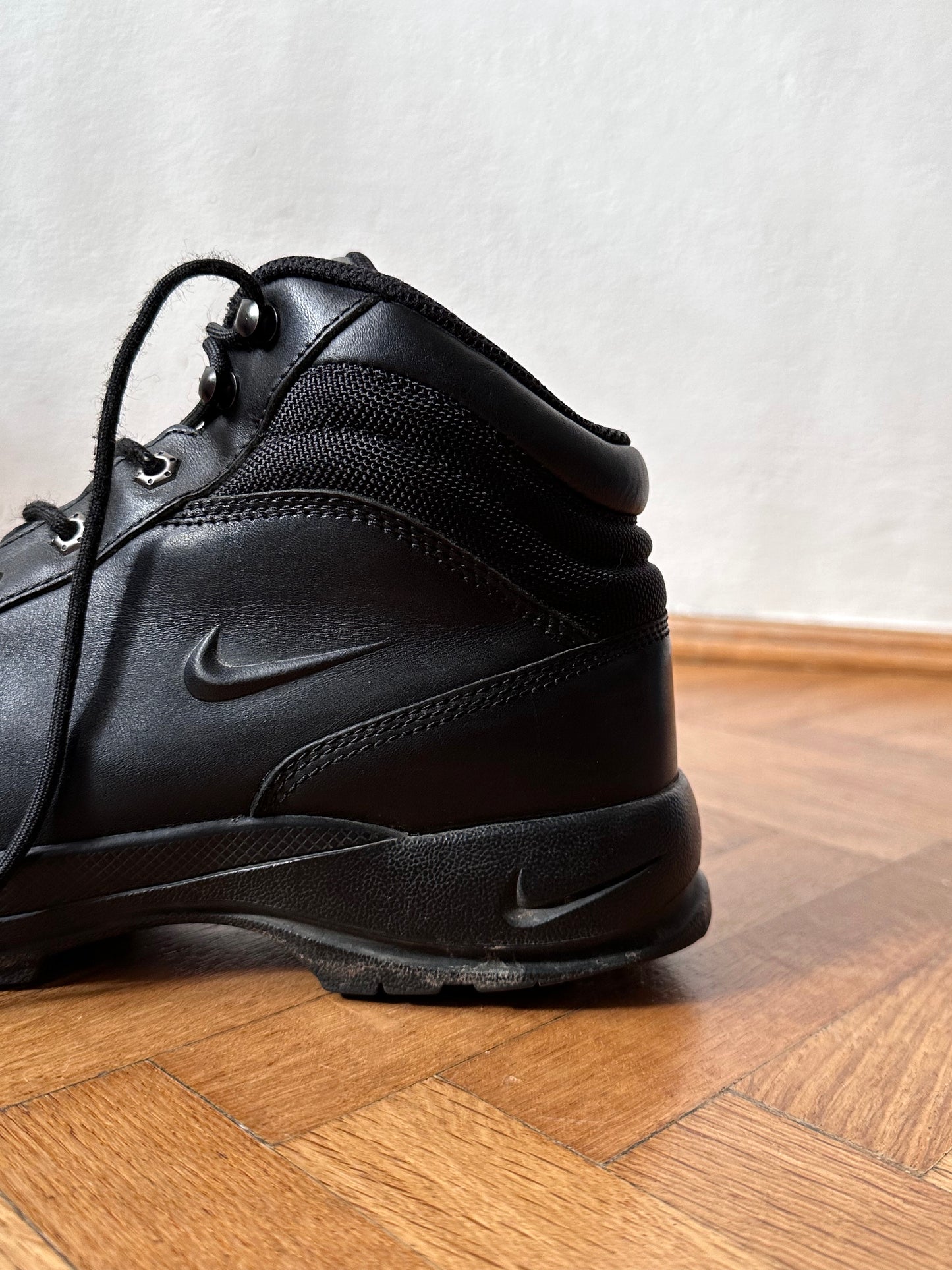 Nike ACG Black Leather Hiking Boots ナイキ Vintage Toto 古着屋  プラハ 古着 Praha Prague Vintage store ハイキング ブーツ 黒 レザー 革 ユーロ古着 ヨーロッパ古着 