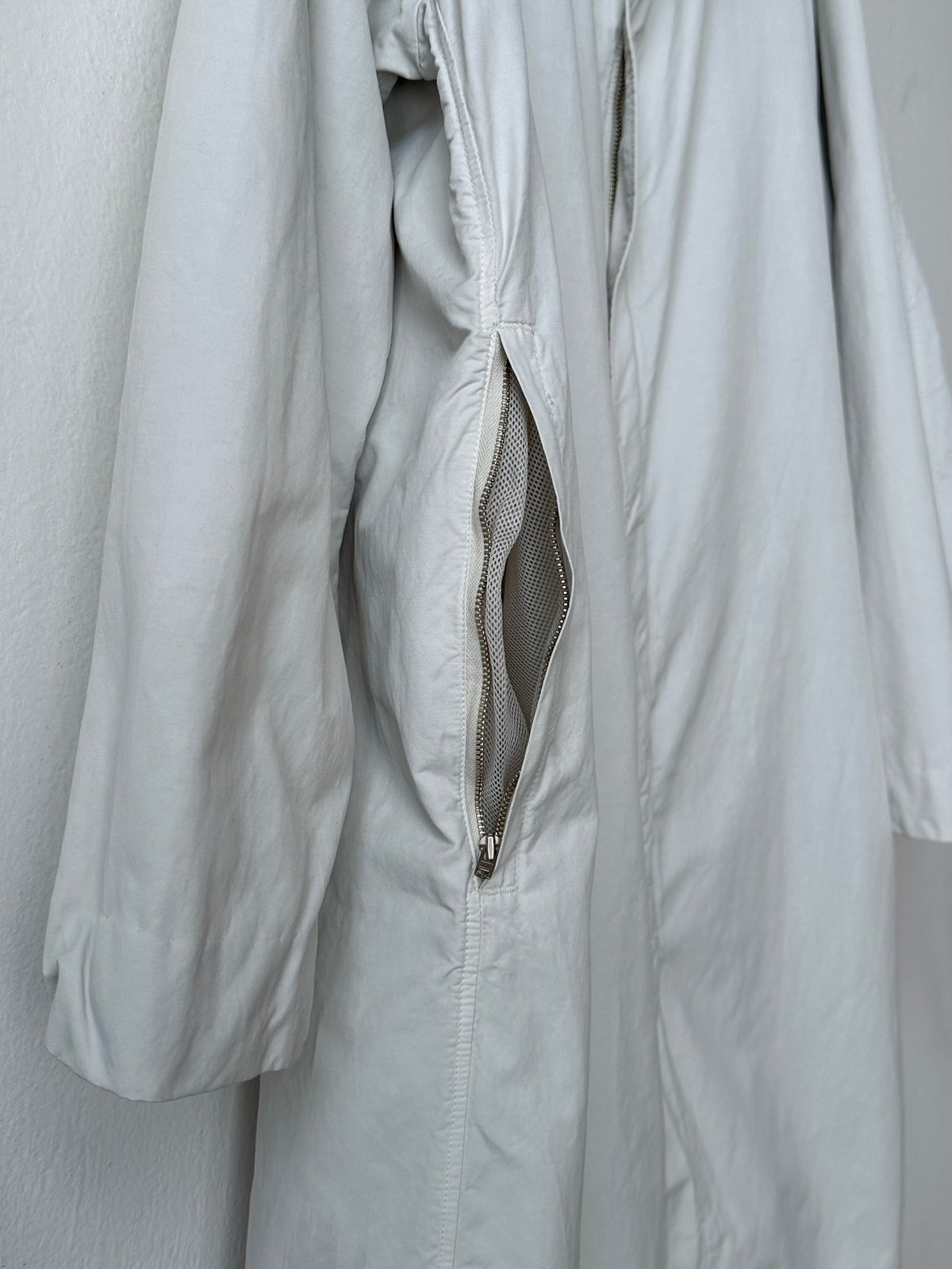 C.P. Company SS'00 2000's 2000年代 Massimo Osti マッシモオスティ Made in Italy イタリア製 イタリア古着 Cotton Nylon Coat Gray ナイロン コート 灰色 グレー Toto Praha Vintage clothing shop Antique shop 古着屋 プラハ Showroom appointment Prague ユーロ古着 ヨーロッパ古着 古着卸 ヴィンテージ