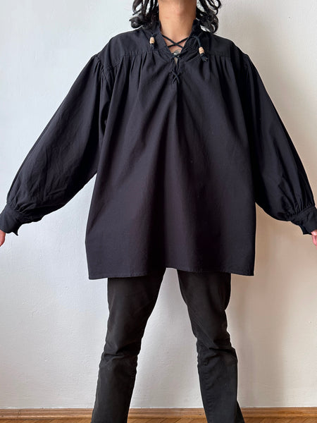 Toto Praha Prague Vintage store 90's Black Shirt プラハ 古着屋 古着 黒 シャツ 90年代 ユーロ古着 ヨーロッパ古着古着卸