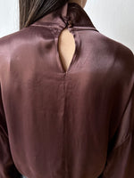 front lift up ribbon blouse