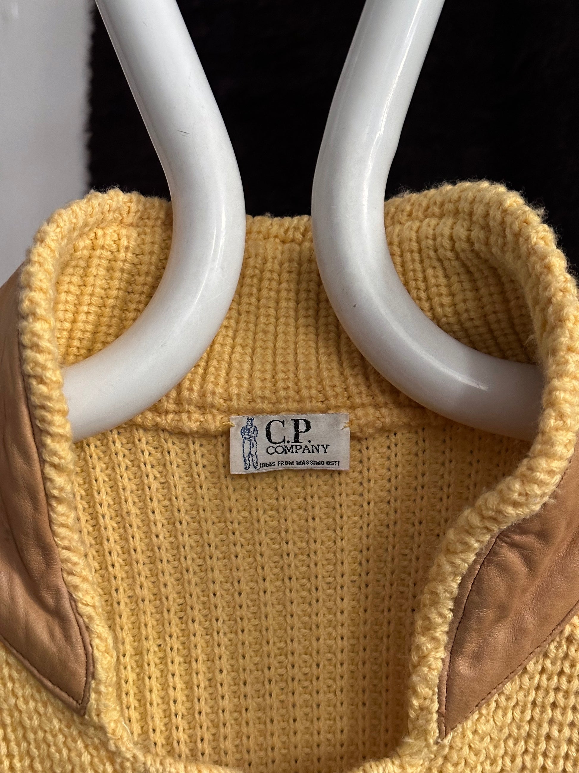 CP Company 80's Vintage Massimo Osti マッシモオスティ Made in Italy 80年代 ヴィンテージ イタリア古着 ニット Rare レア Toto Praha Vintage clothing store Antique shop Prague 古着屋 アンティークショップ プラハ ユーロ古着  ヨーロッパ古着 古着卸 