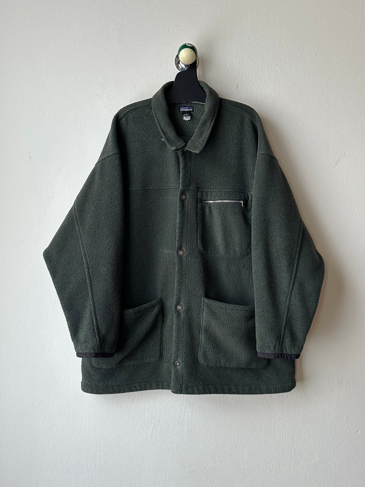 1990s Patagonia Shirring Coat 90年代 パタゴニア シャーリングコート フリース シンチラ レア ナイロン Toto Praha Vintage clothing shop Antique shop 古着屋 プラハ Showroom appointment Prague ユーロ古着 ヨーロッパ古着 古着卸 ヴィンテージ Made in USA アメリカ製 緑 Green