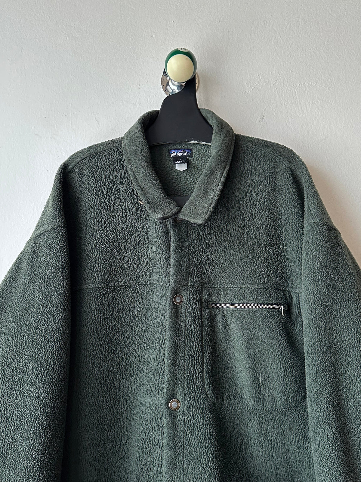 1990s Patagonia Shirring Coat 90年代 パタゴニア シャーリングコート フリース シンチラ レア ナイロン Toto Praha Vintage clothing shop Antique shop 古着屋 プラハ Showroom appointment Prague ユーロ古着 ヨーロッパ古着 古着卸 ヴィンテージ Made in USA アメリカ製 緑 Green