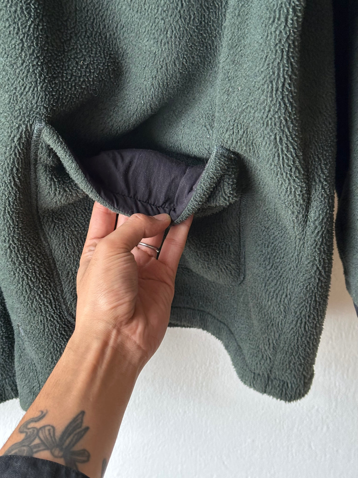 1990s Patagonia Shirring Coat 90年代 パタゴニア シャーリングコート フリース シンチラ レア ナイロン Toto Praha Vintage clothing shop Antique shop 古着屋 プラハ Showroom appointment Prague ユーロ古着 ヨーロッパ古着 古着卸 ヴィンテージ Made in USA アメリカ製 緑 Green