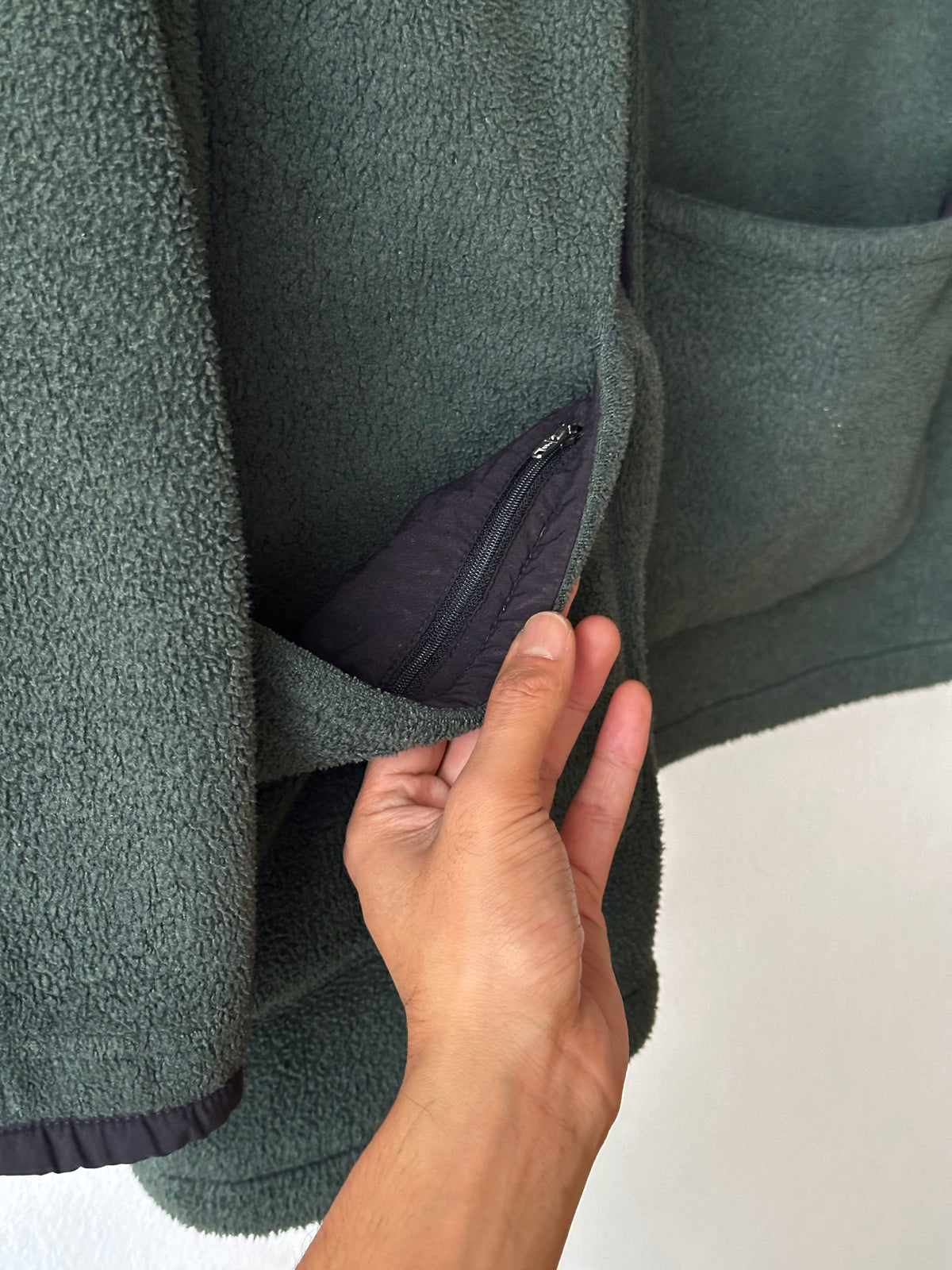 1990s Patagonia Shirring Coat 90年代 パタゴニア シャーリングコート フリース シンチラ レア ナイロン Toto Praha Vintage clothing shop Antique shop 古着屋 プラハ Showroom appointment Prague ユーロ古着 ヨーロッパ古着 古着卸 ヴィンテージ Made in USA アメリカ製 緑 Green
