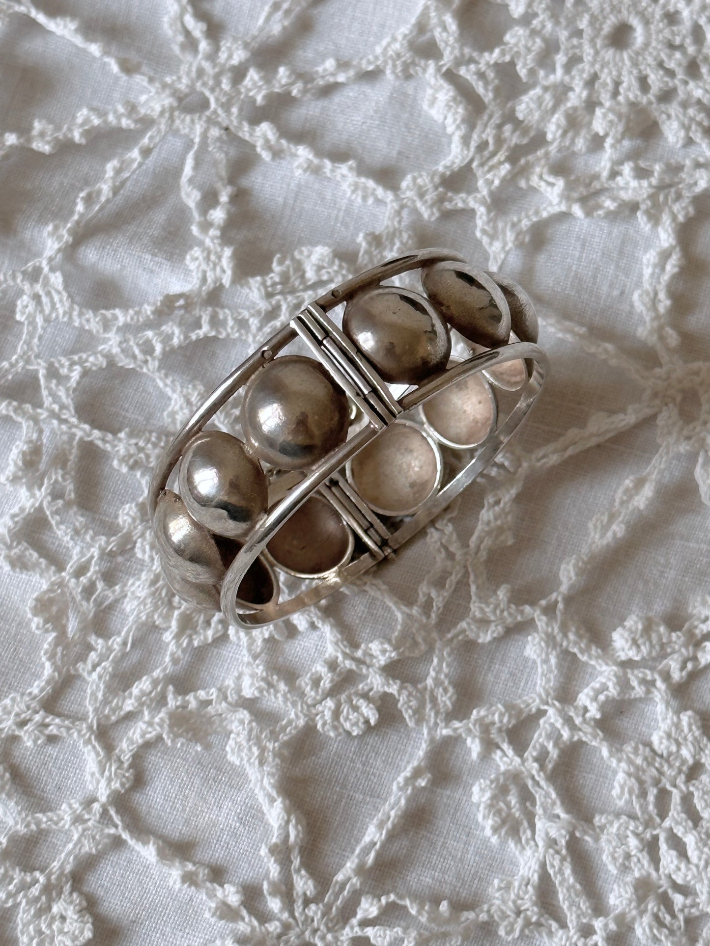 60-70s France circle line bangle