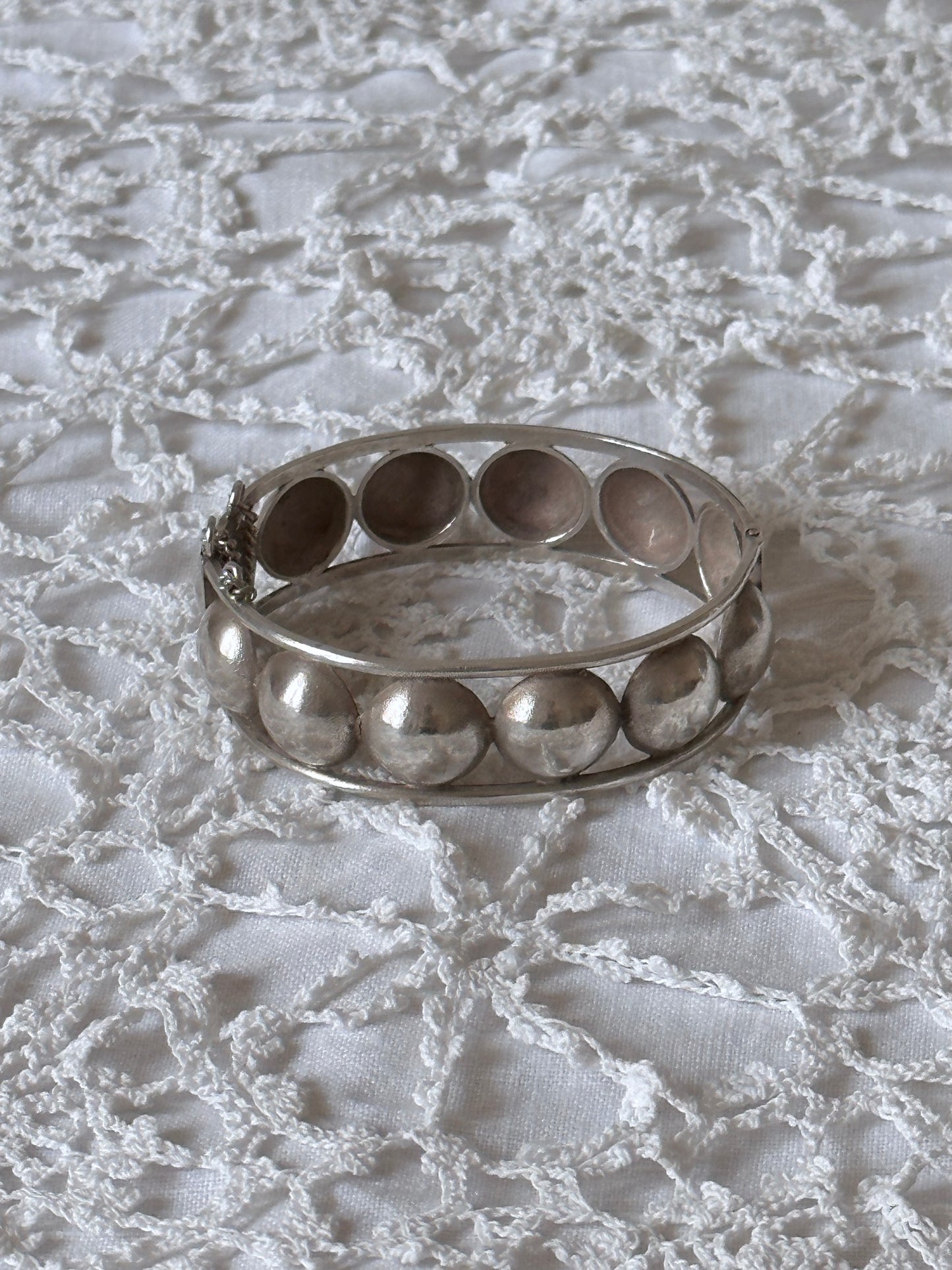 60-70s France circle line bangle