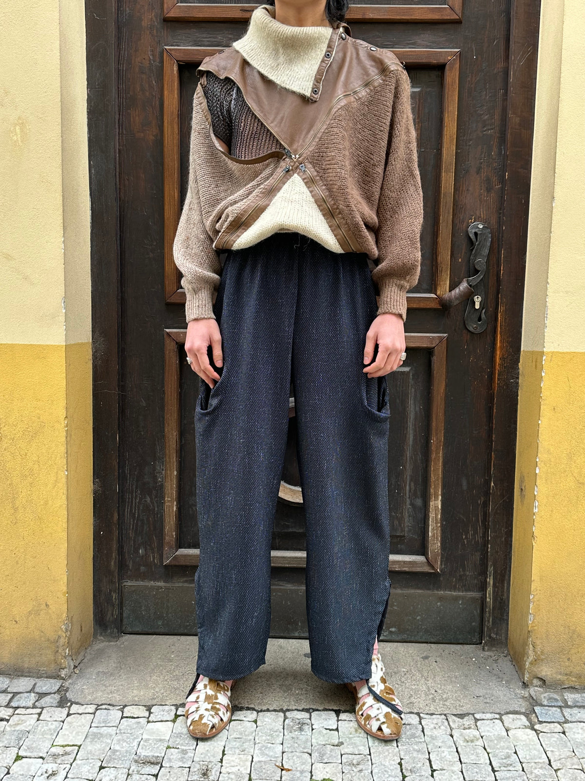 Toto Praha Vintage clothing shop Antique shop 古着屋 プラハ Showroom appointment Prague ユーロ古着 ヨーロッパ古着 古着卸 ヴィンテージ 