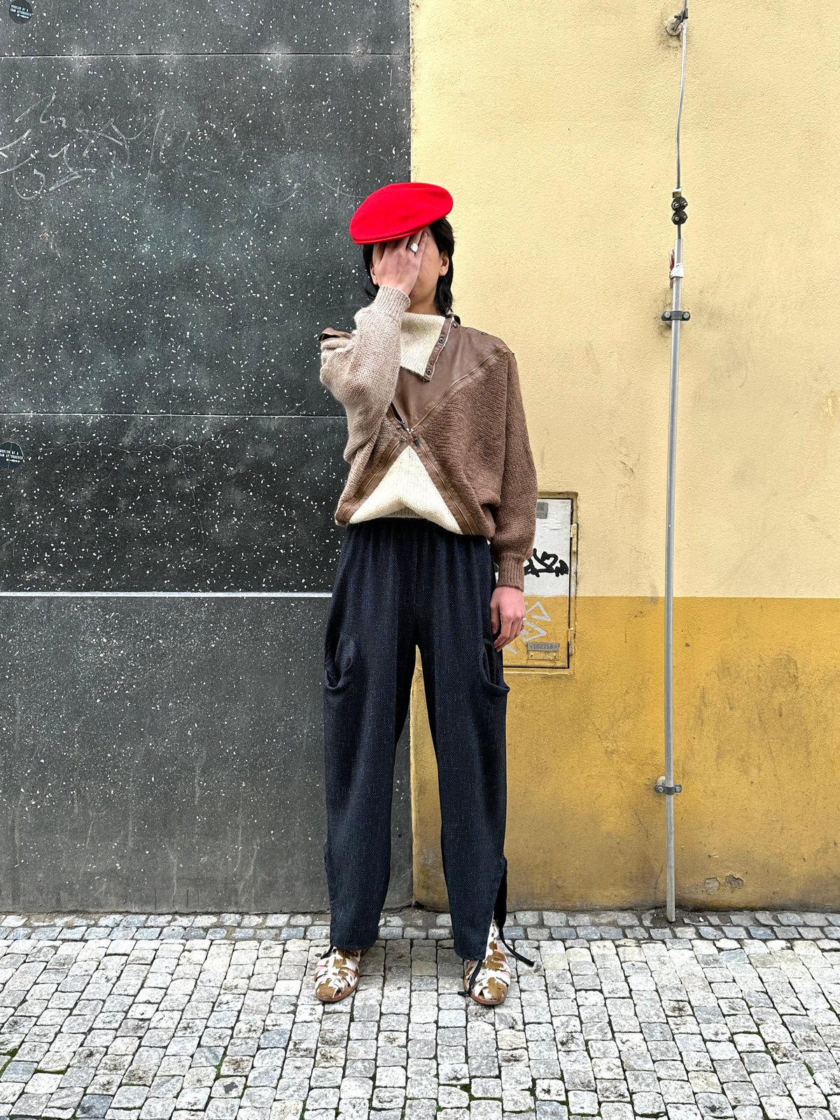 Toto Praha Vintage clothing shop Antique shop 古着屋 プラハ Showroom appointment Prague ユーロ古着 ヨーロッパ古着 古着卸 ヴィンテージ 