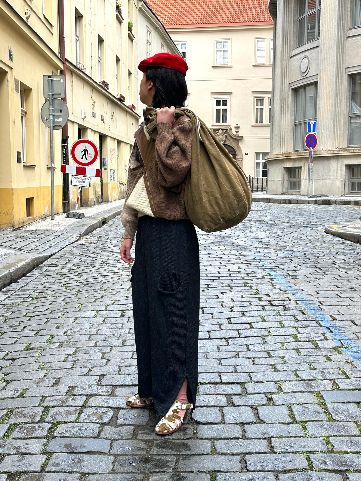 Toto Praha Vintage clothing shop Antique shop 古着屋 プラハ Showroom appointment Prague ユーロ古着 ヨーロッパ古着 古着卸 ヴィンテージ 
