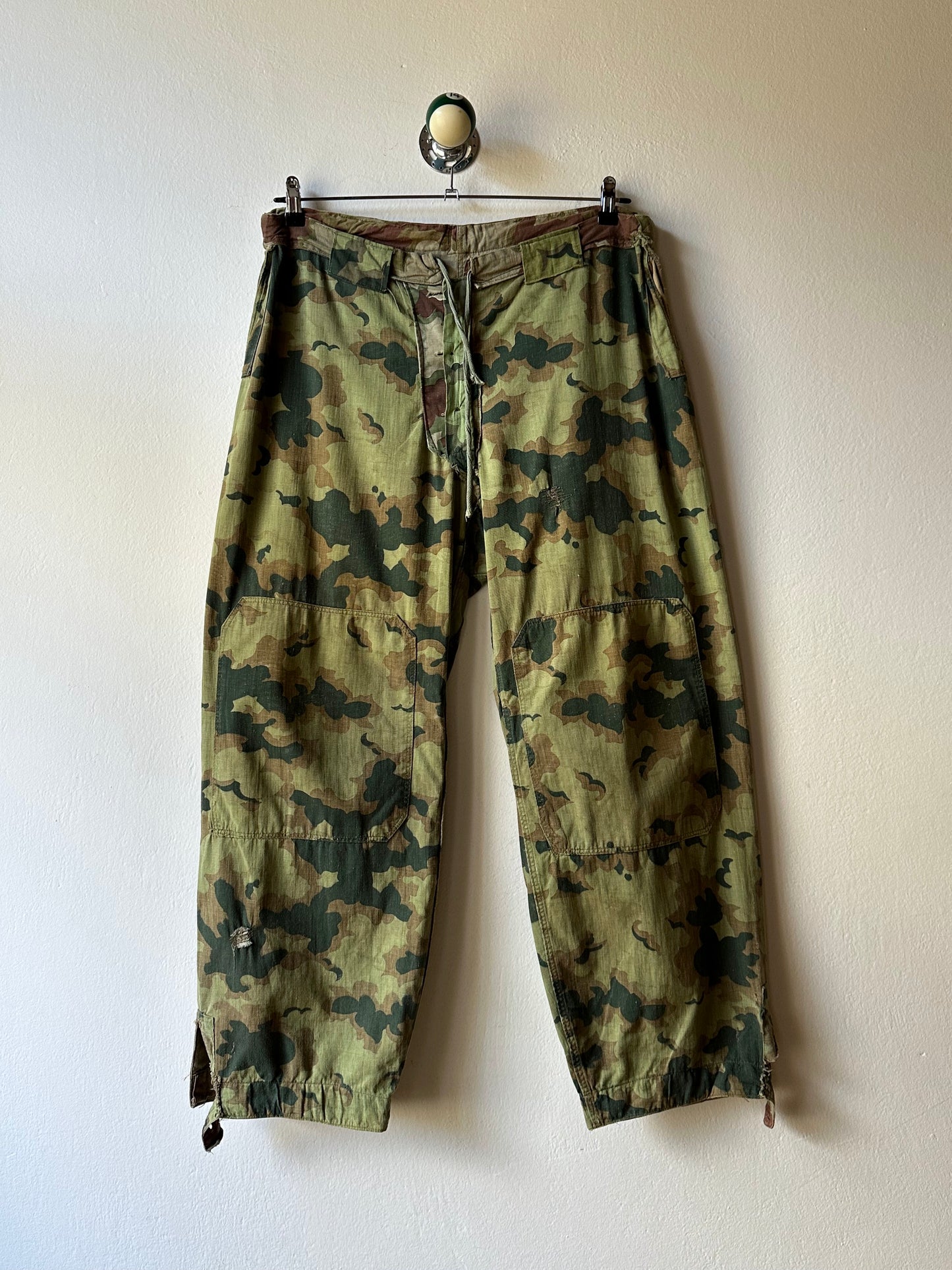 1960's Československá lidová armáda Clouds camouflage reversible trousers 60s 60年代 チェコスロバキア 人民軍 迷彩 カモ柄 ミリタリー リバーシブル チェコ軍 Toto Praha Vintage clothing shop Antique shop 古着屋 プラハ Showroom appointment Prague ユーロ古着 ヨーロッパ古着 古着卸 ヴィンテージ