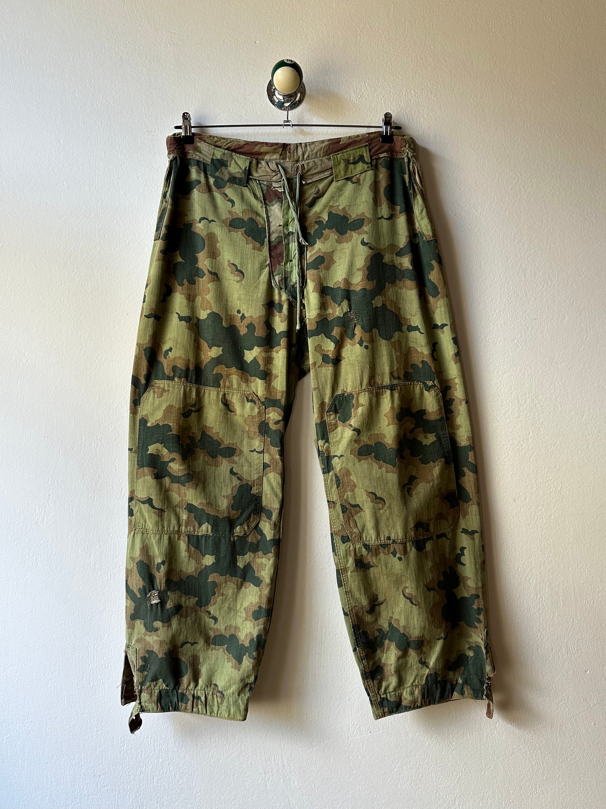 1960's Československá lidová armáda Clouds camouflage reversible trousers 60s 60年代 チェコスロバキア 人民軍 迷彩 カモ柄 ミリタリー リバーシブル チェコ軍 Toto Praha Vintage clothing shop Antique shop 古着屋 プラハ Showroom appointment Prague ユーロ古着 ヨーロッパ古着 古着卸 ヴィンテージ
