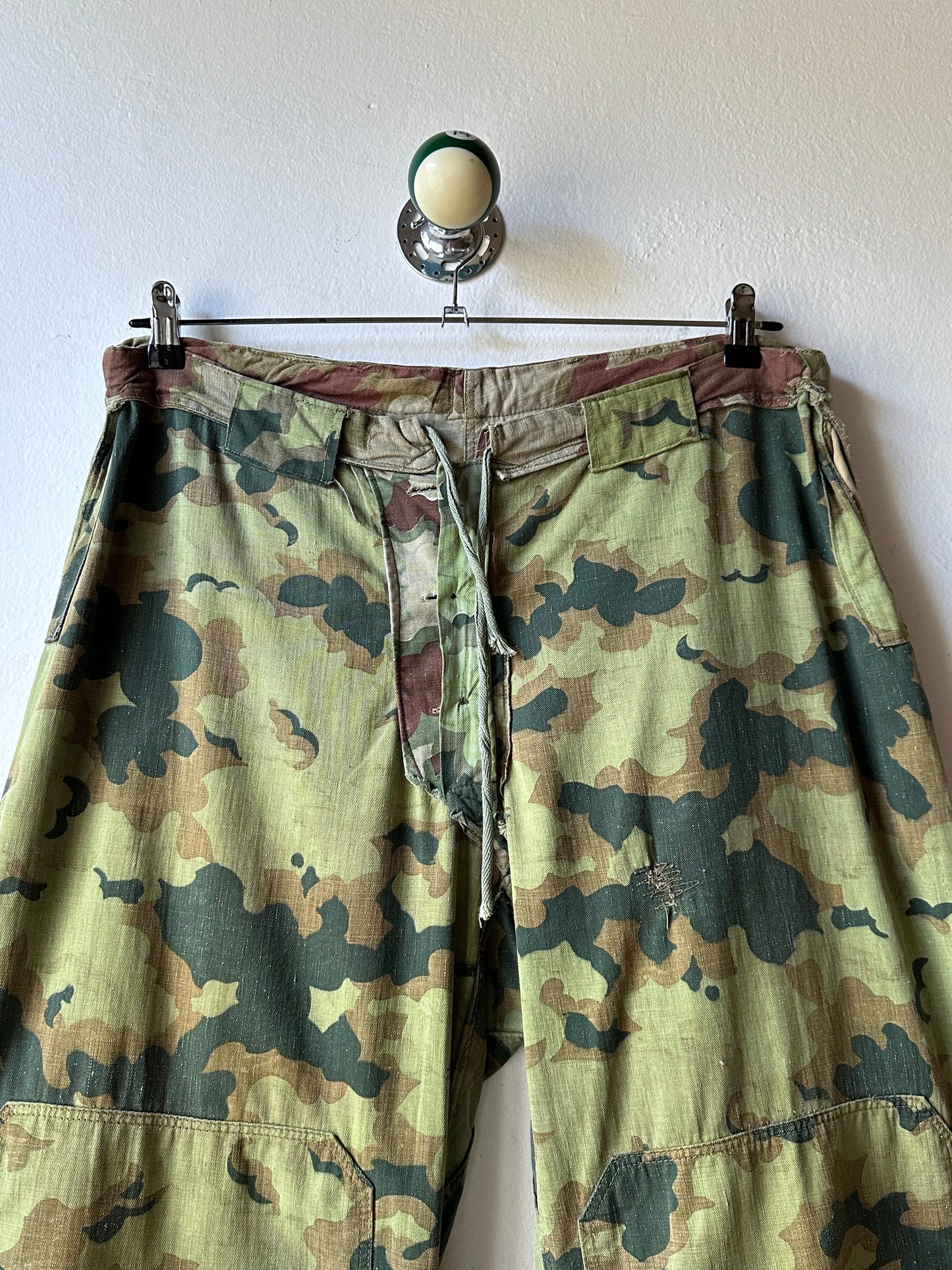 1960's Československá lidová armáda Clouds camouflage reversible trousers 60s 60年代 チェコスロバキア 人民軍 迷彩 カモ柄 ミリタリー リバーシブル チェコ軍 Toto Praha Vintage clothing shop Antique shop 古着屋 プラハ Showroom appointment Prague ユーロ古着 ヨーロッパ古着 古着卸 ヴィンテージ