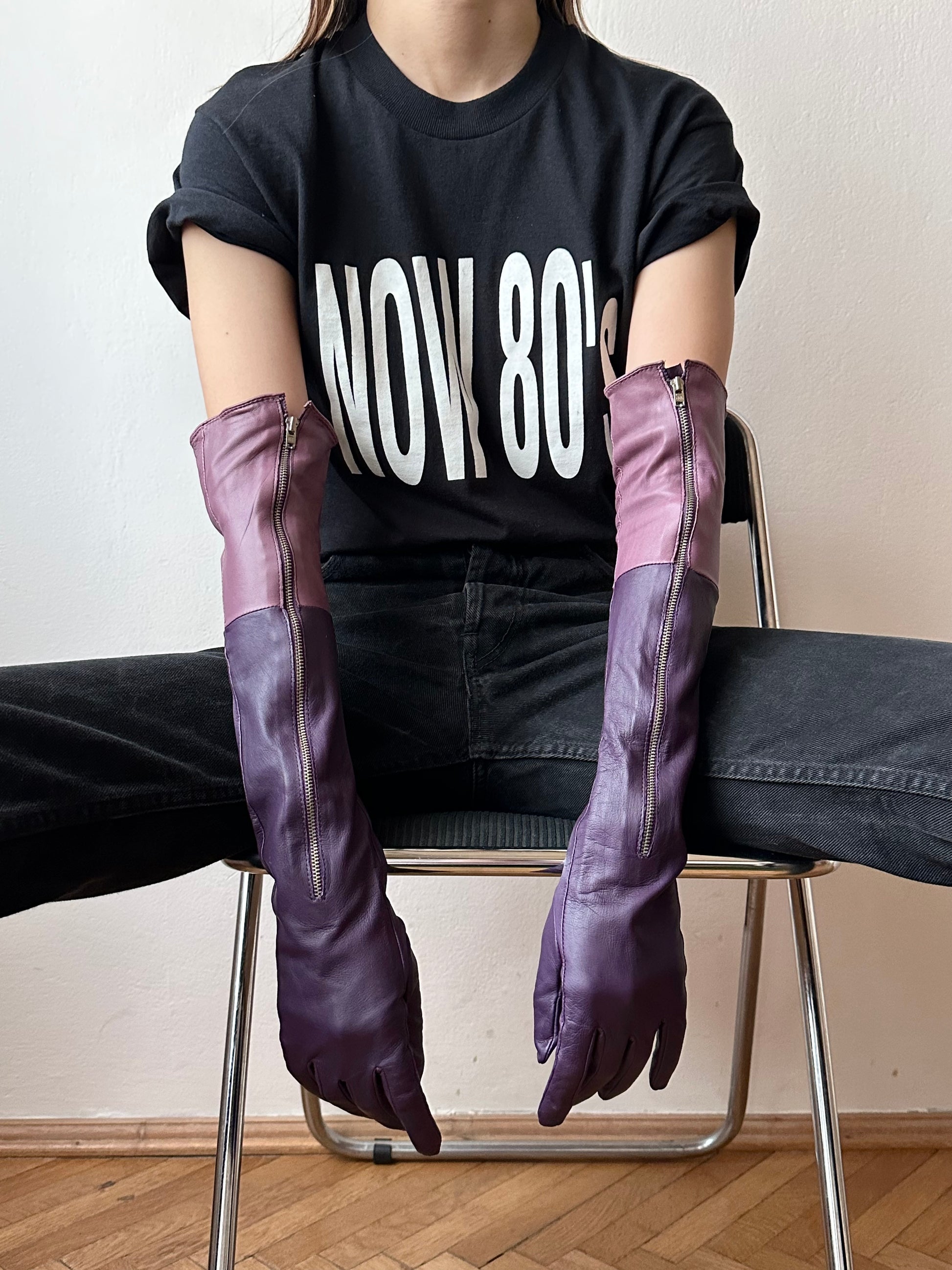 vintage leather opera gloves now 80's glove 90s 90's antique shop in Prague Praha プラハ 古着屋 ヴィンテージ レザー レザーグローブ 手袋
