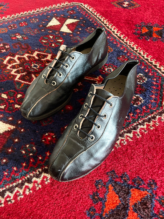 unknown vintage black leather sneaker