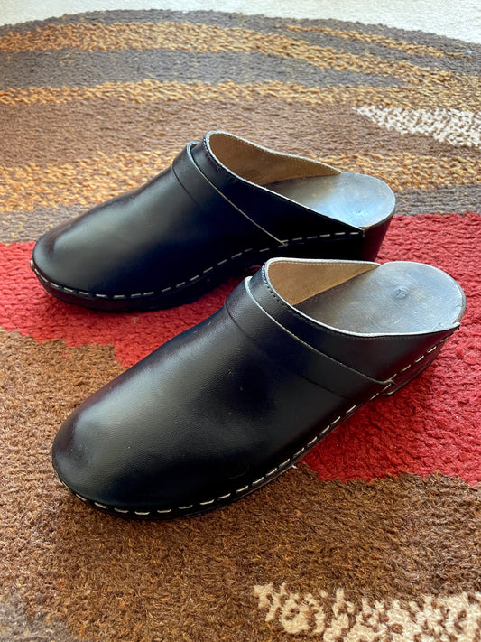 Vintage Czechoslovakia wooden sole and leather sandal