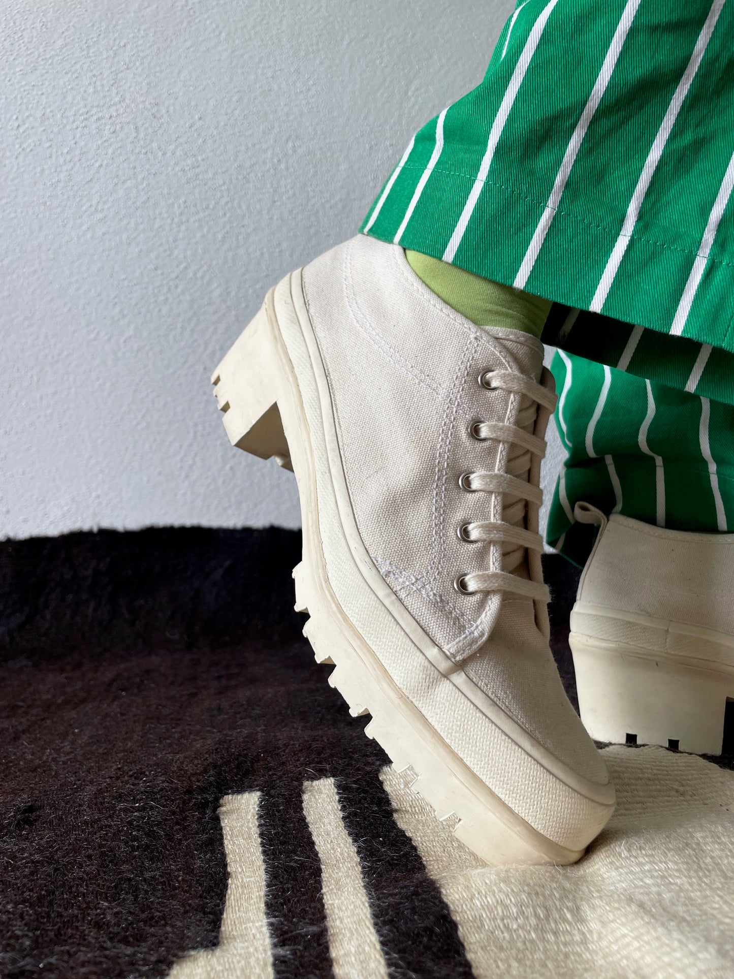 90's DNKY dead stock size 10