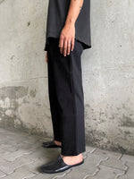 Leather switching trouser. Black.