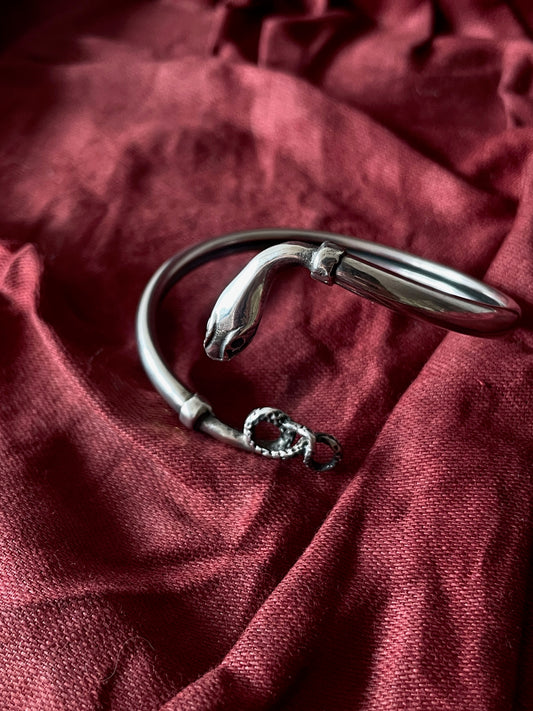 925 snake crawl bangle