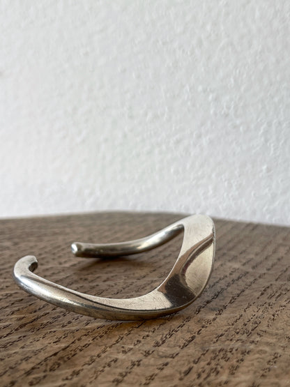 wavy twisted bangle