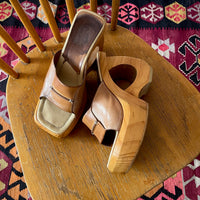 wooden heel & leather sandal