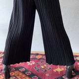 black pleated coool pants