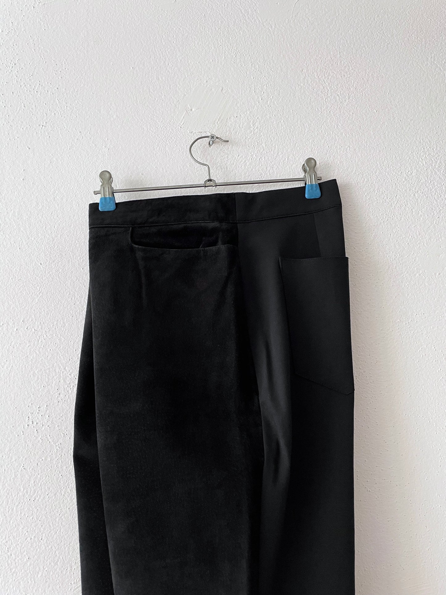 Leather switching trouser. Black.