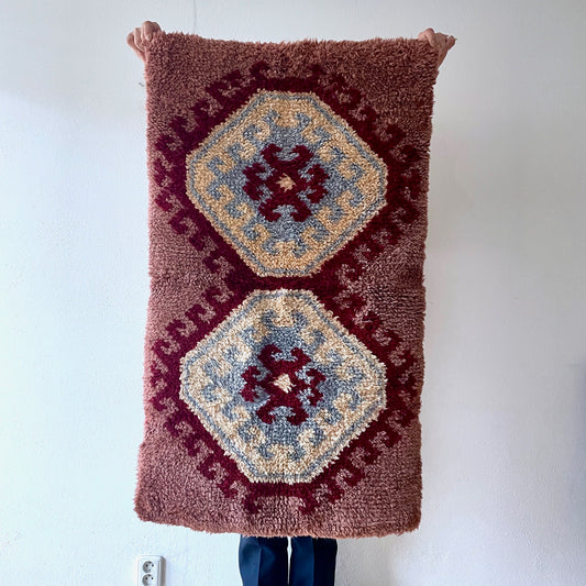 70s mod design pile rug