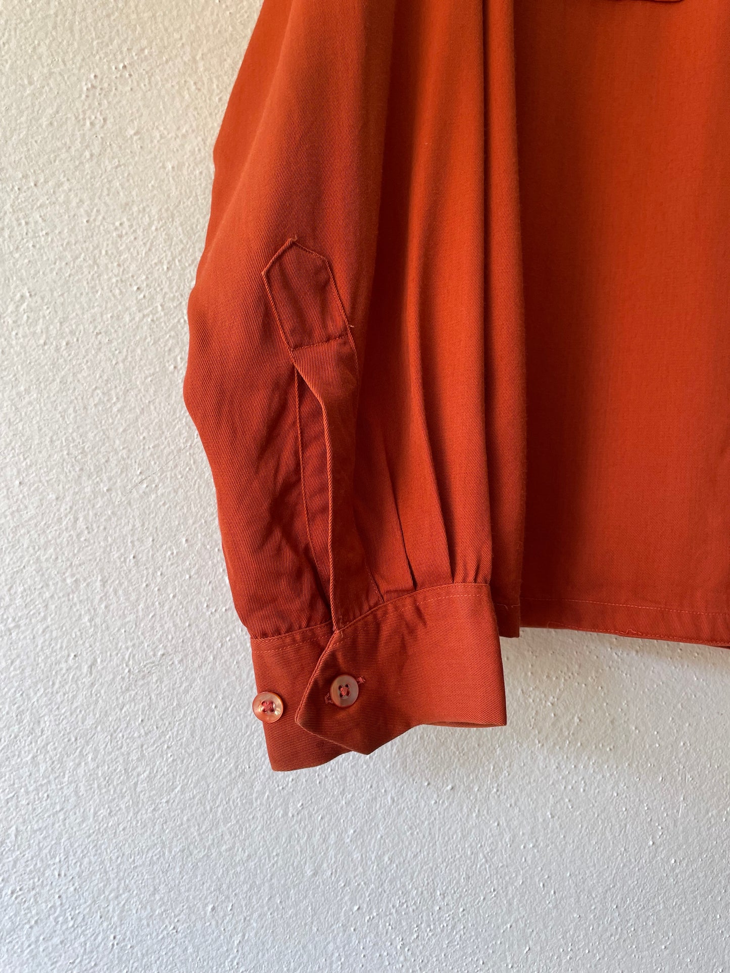 1950s Beautiful rayon shirt.