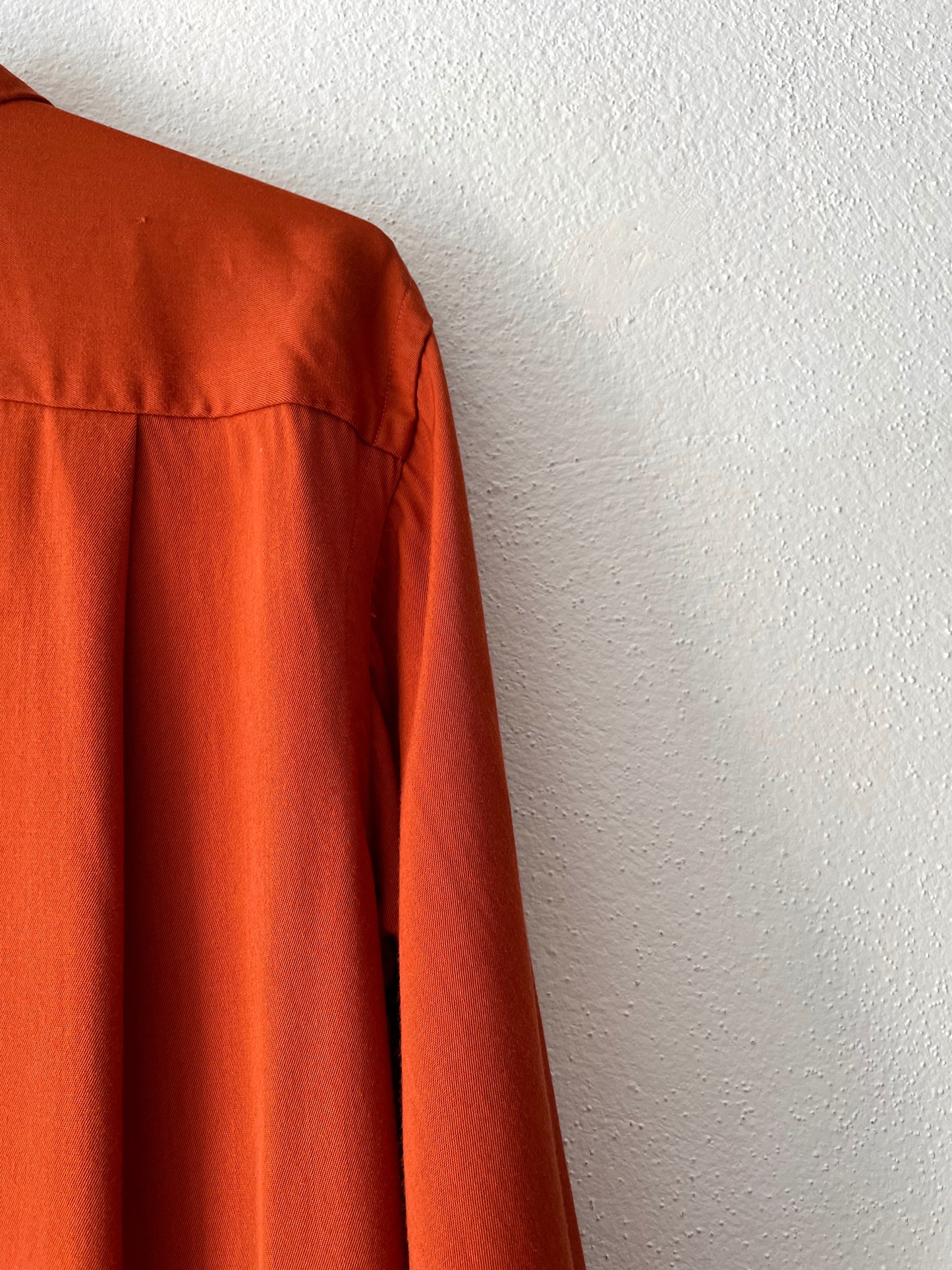 1950s Beautiful rayon shirt.