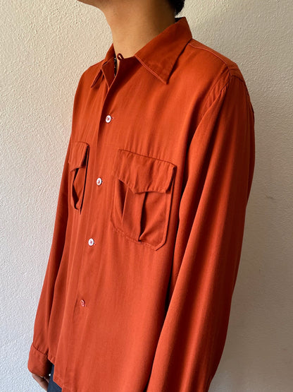 1950s Beautiful rayon shirt.
